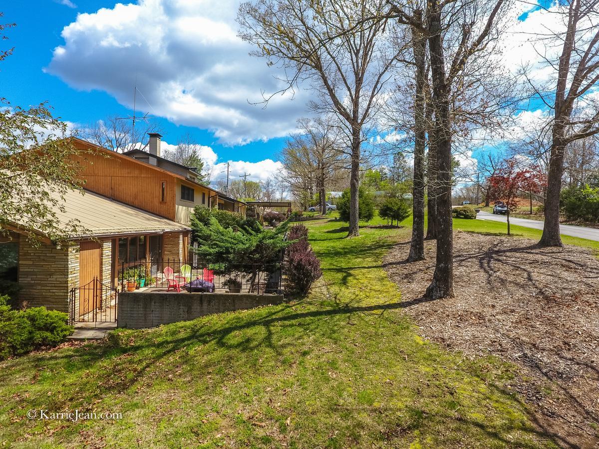 The Lodge At Beaver Lake Bed And Breakfast Rogers Exterior photo