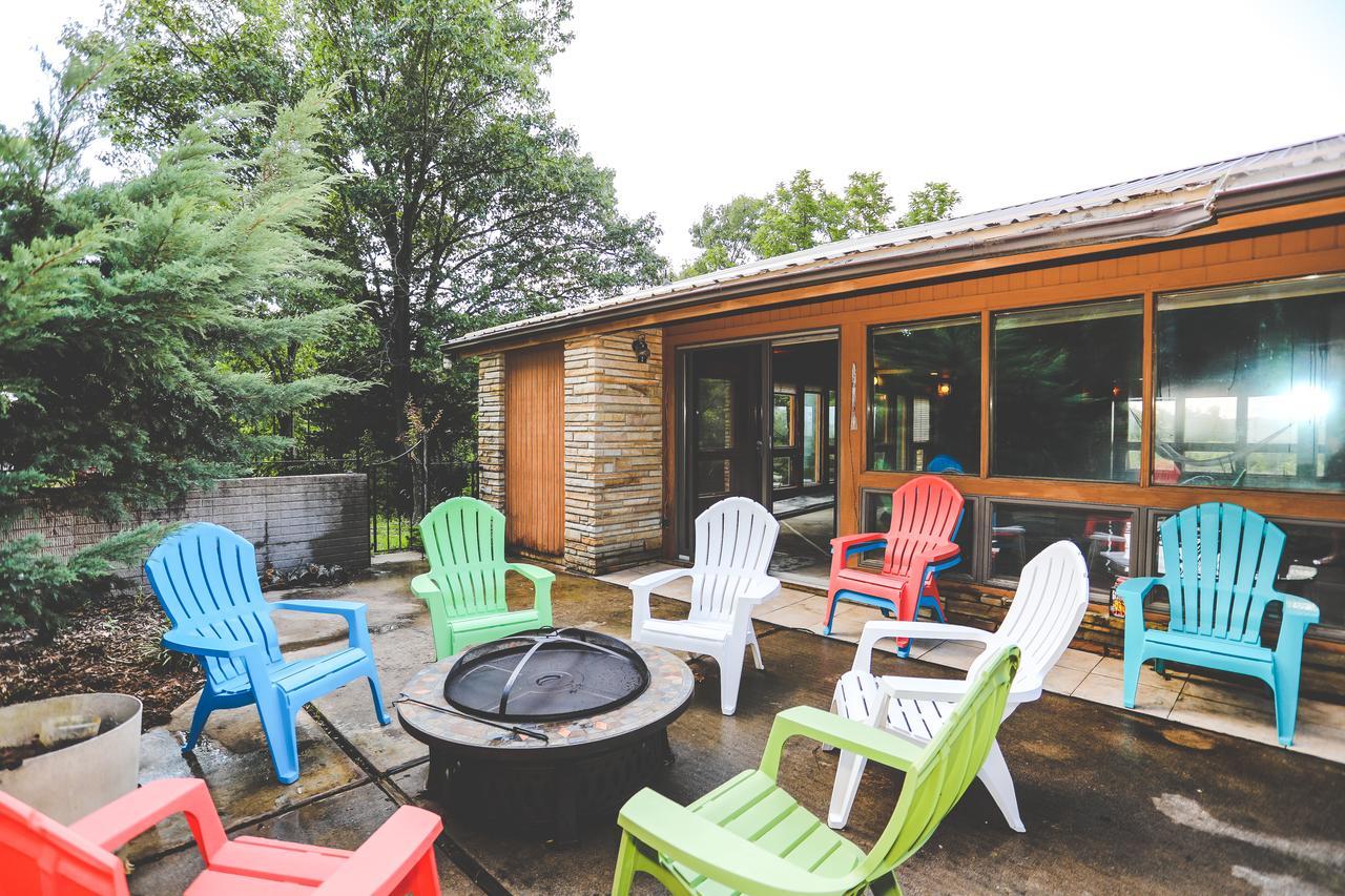 The Lodge At Beaver Lake Bed And Breakfast Rogers Exterior photo