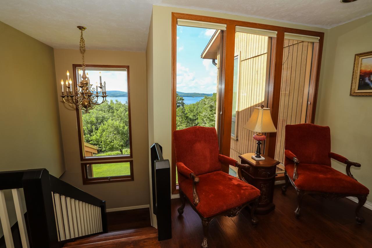 The Lodge At Beaver Lake Bed And Breakfast Rogers Exterior photo